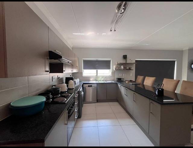 3 BEDROOM HOUSE FOR SALE IN THATCHFIELD